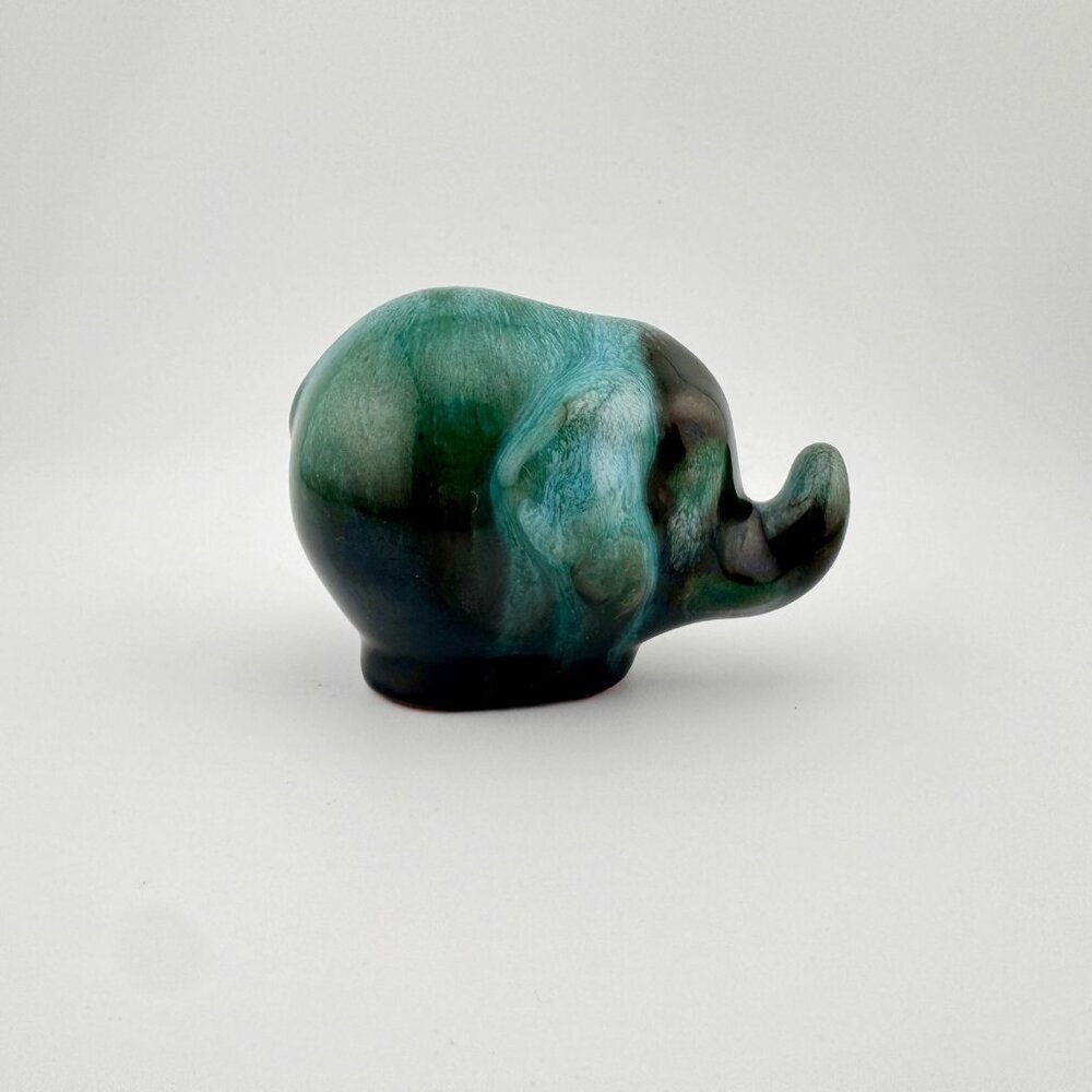 Vintage Blue Mountain Art Pottery Baby Elephant Figurine Green Glaze - Picture 3 of 7